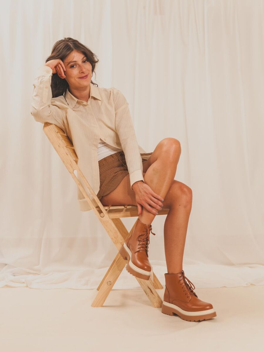 Sí, botas en primavera: así las están usando, y se ven mejor que las sandalias