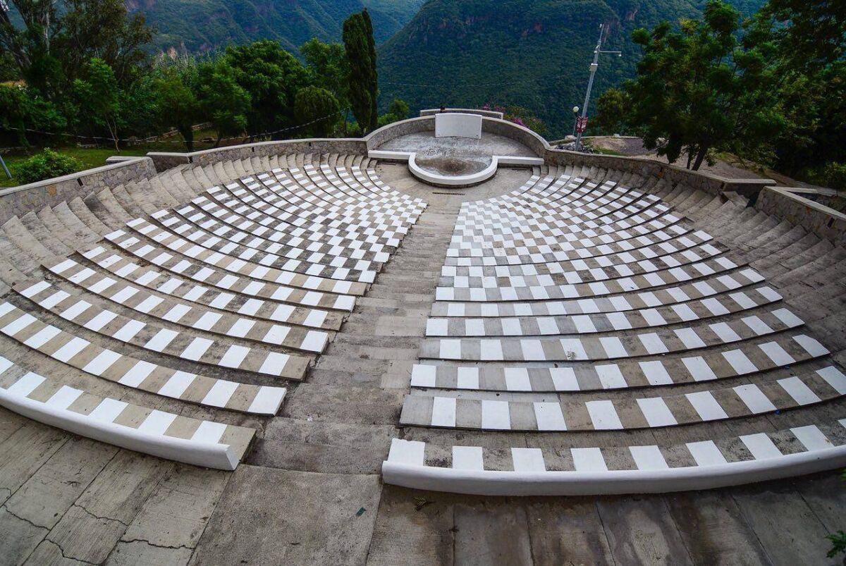 Parece un teatro romano en Guadalajara, pero es un mirador poco conocido donde el atardecer se ve increíble