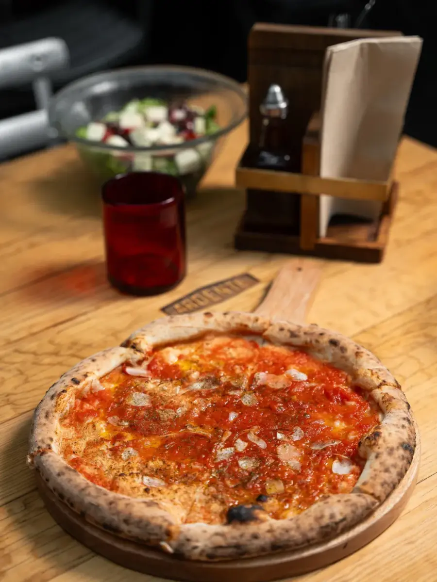 La pizza Marinara surgió para alimentar a los marineros de Nápoles.