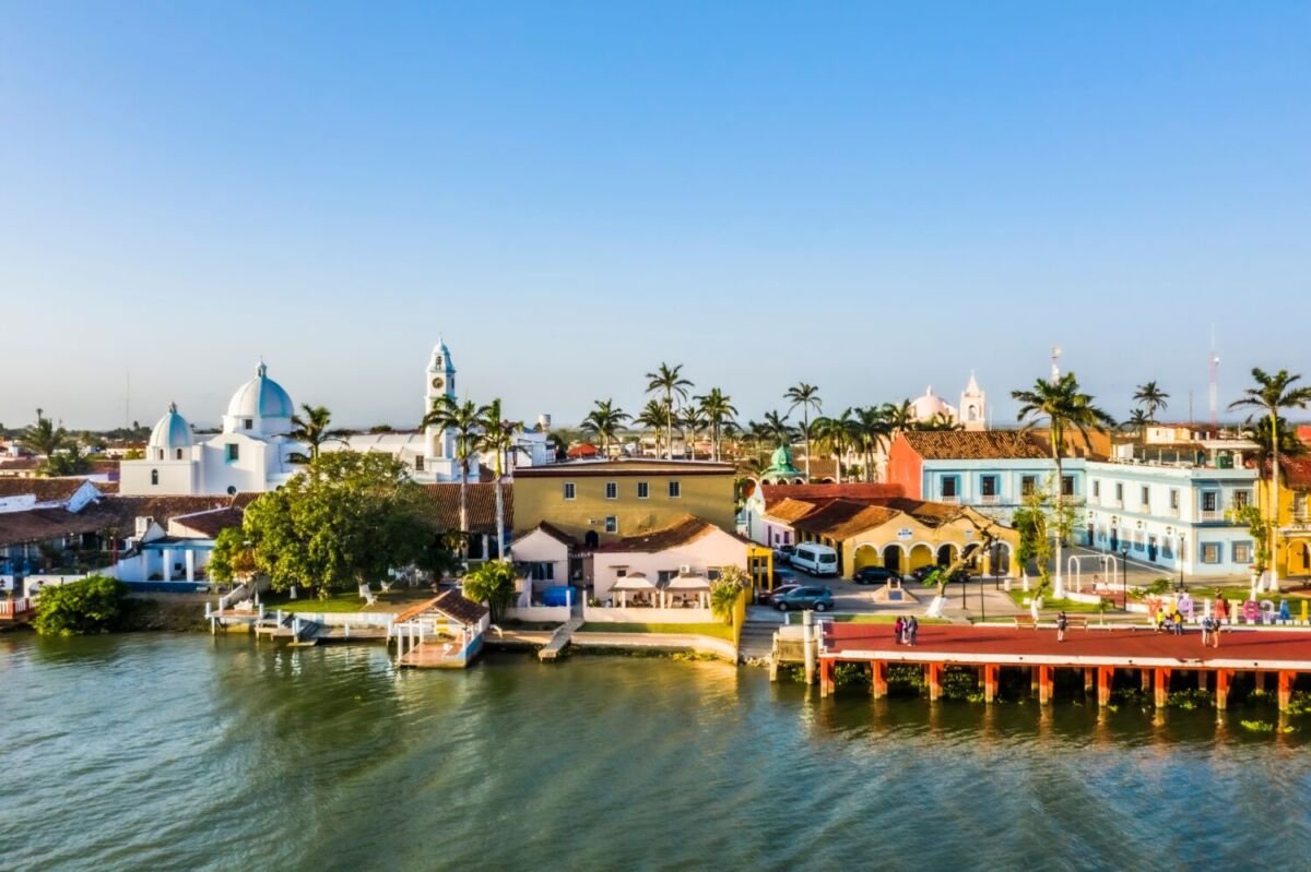 No es Venecia: México tiene un pueblito con casitas de colores entre el agua que permanece igual desde la época virreinal