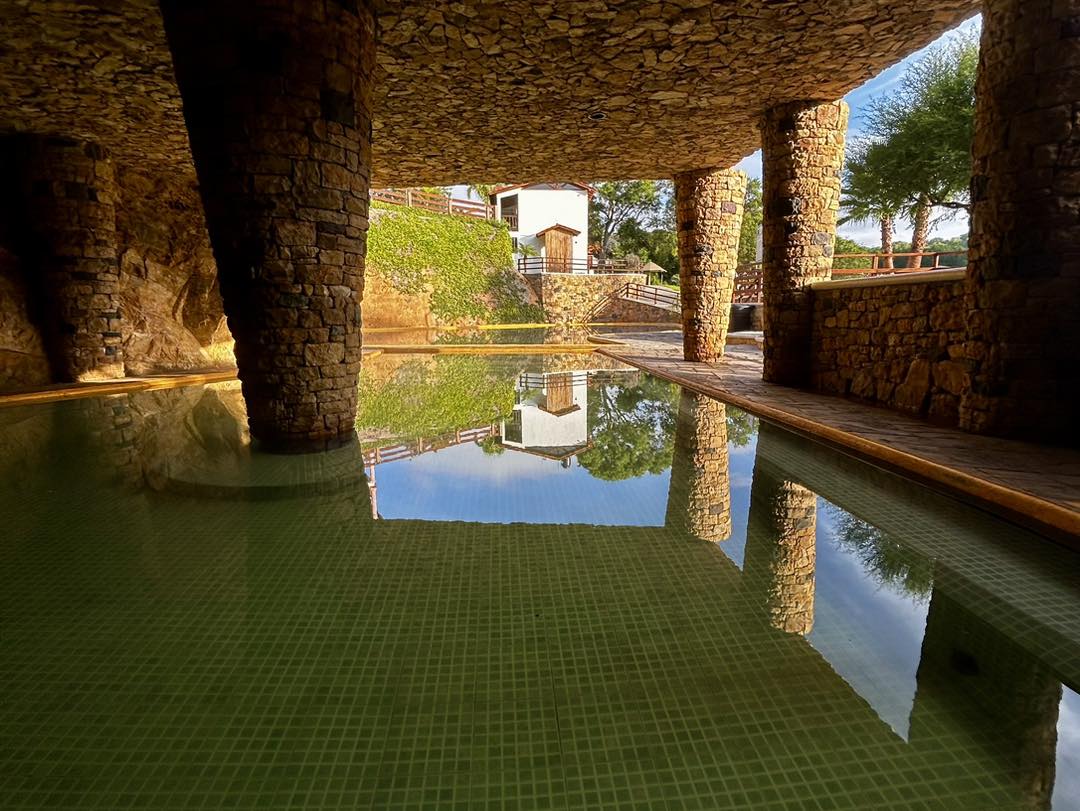 Las aguas termales tienen temperaturas que van de los 35 a los 38° C. 