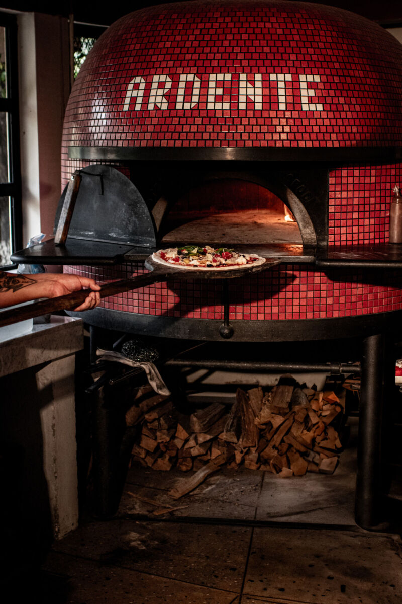 Horno de leña fabricado a mano en Nápoles