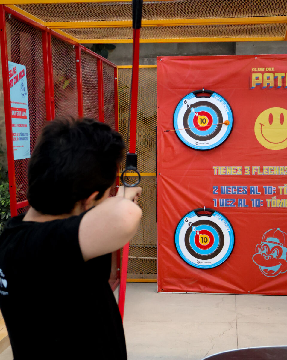 Juego de destreza en Club del Patio 