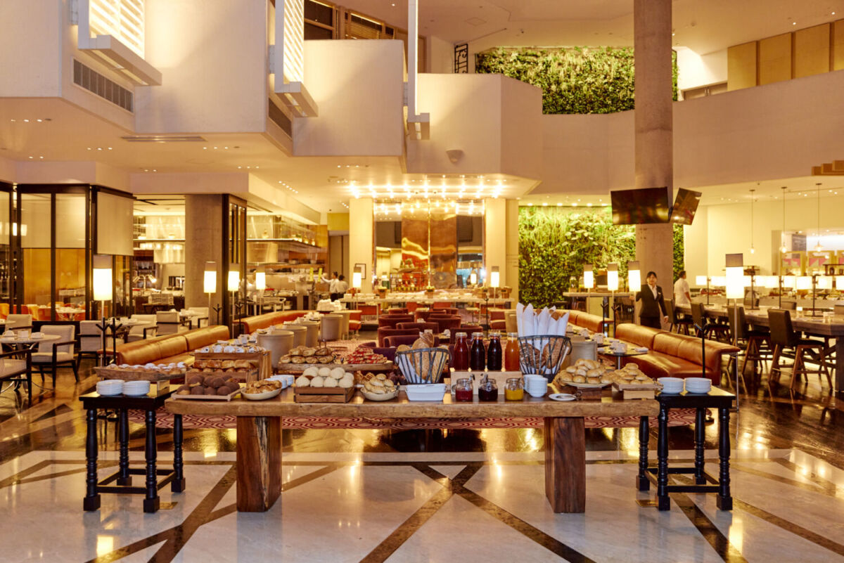 El buffet del restaurante Rulfo tiene estaciones de cereal, fruta, jugo y quesadillas 