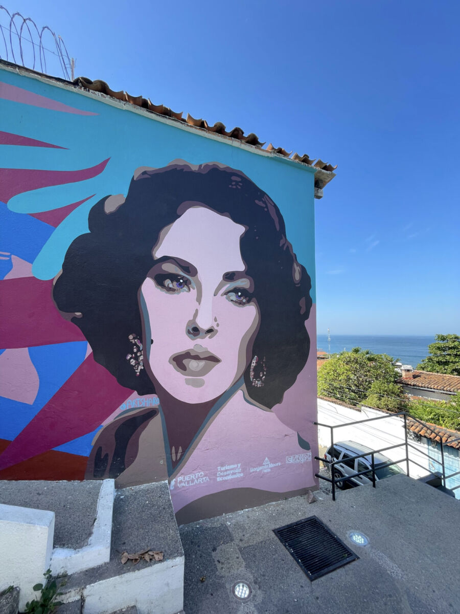 Mural de Elizabeth Taylor en el centro de Puerto Vallarta