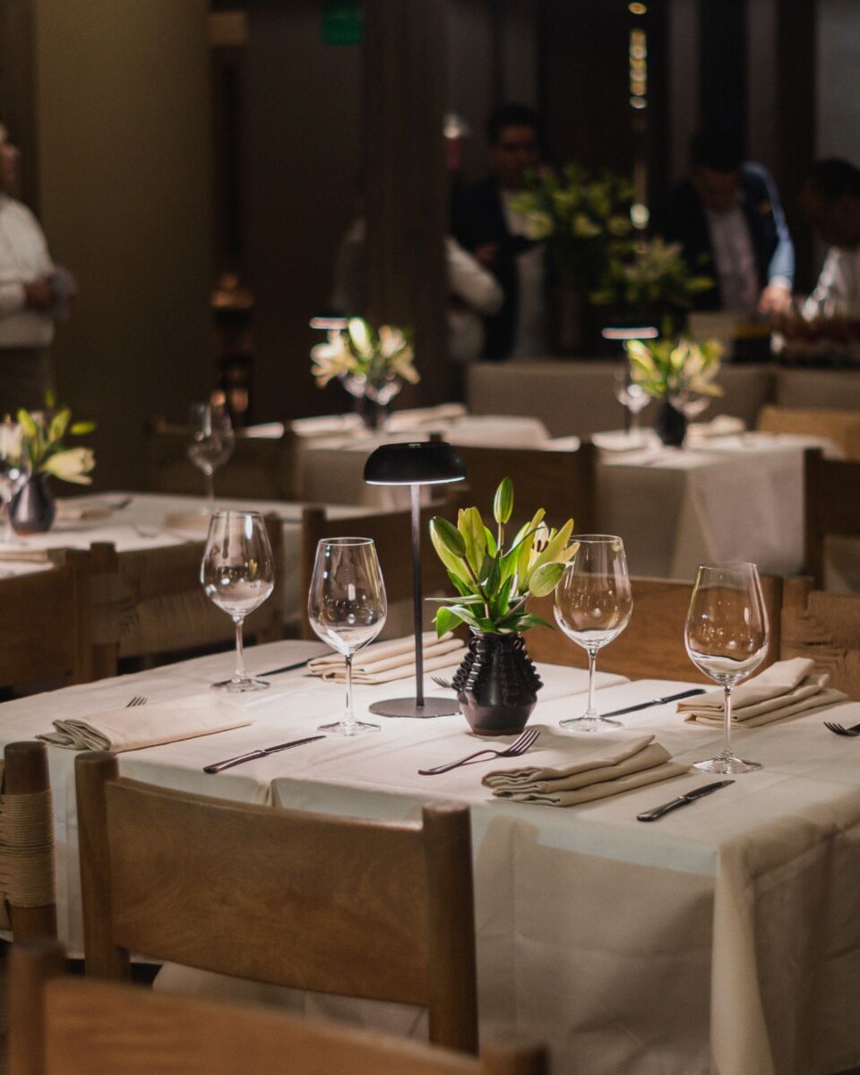 Interior del restaurante ROCASAL en plaza Cráter Pedregal