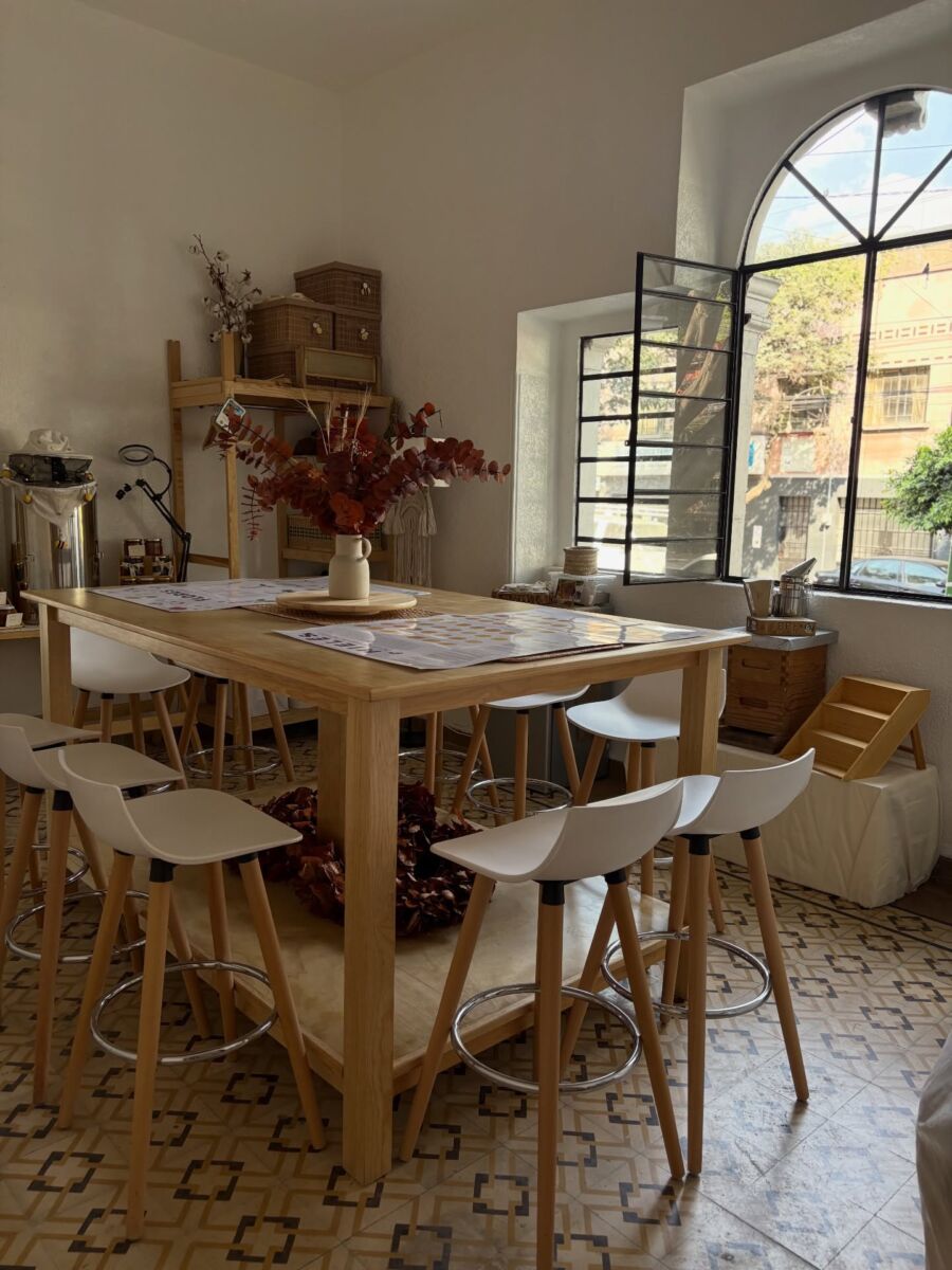 El plan dulce y diferente está en la San Rafael y por el precio incluye miel, quesos, pan de masa madre y brindis