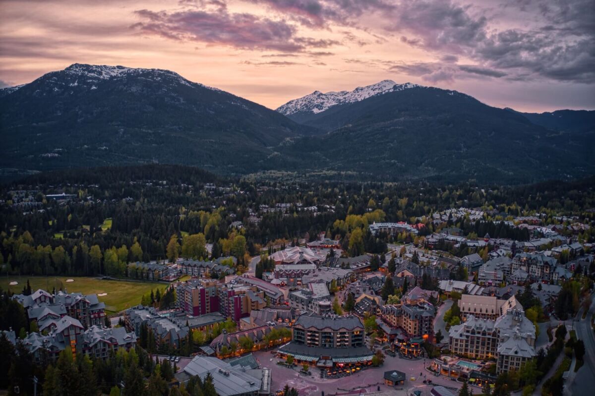 Vista aérea de Whistler, Columbia Británica durante el verano