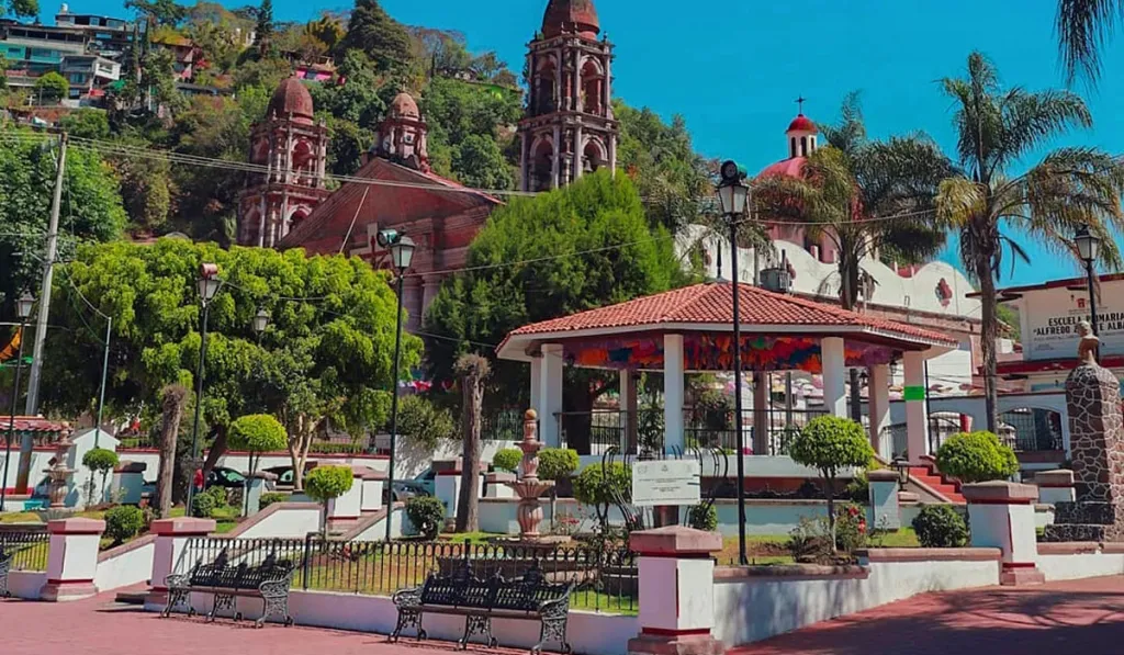 centro con tejas rojas en temascaltepec, estado de méxico