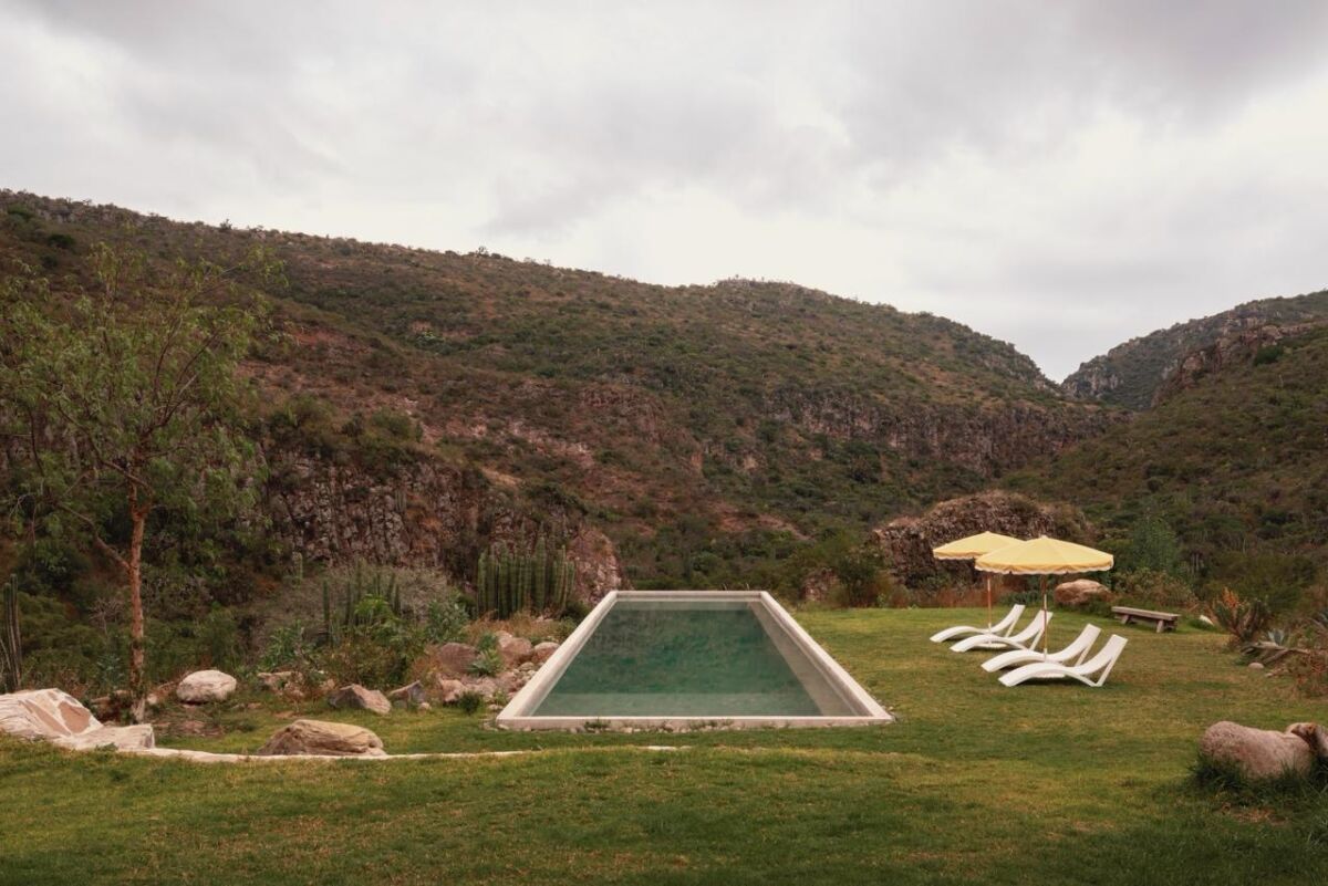 alberca hacienda el aguacate