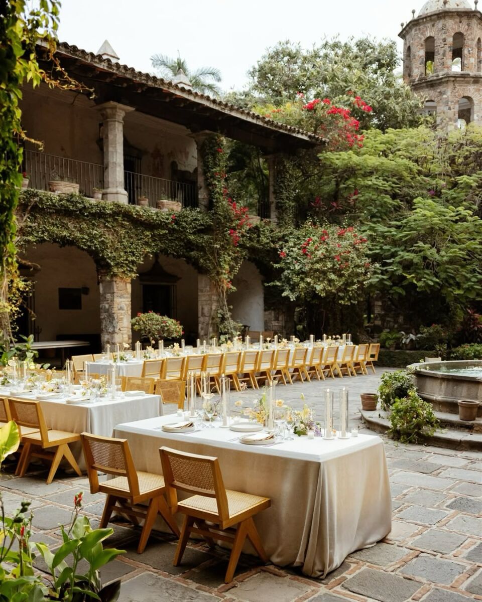 Boda en el patio principal de una hacienda del siglo XVII