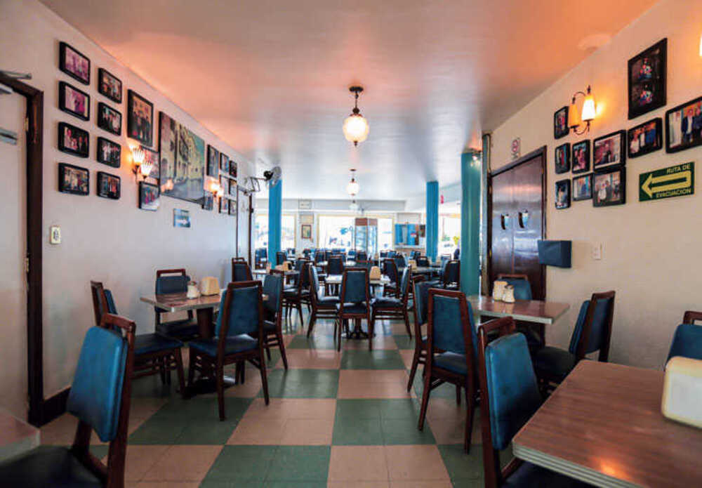 Interior retro de la Heladería Chiandoni en la Col. Nápoles