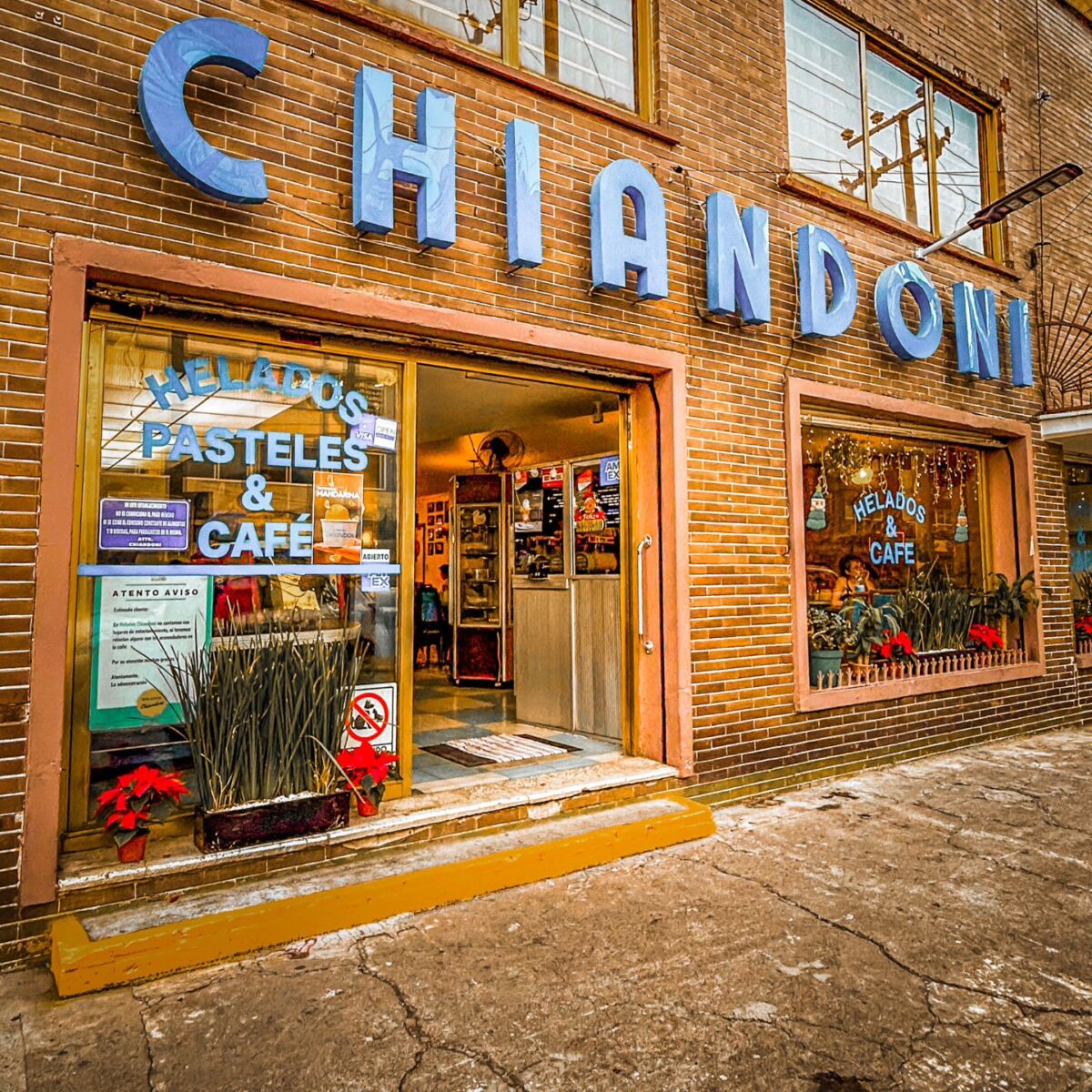 Aparador de la Heladería Chiandoni en la Col. Nápoles