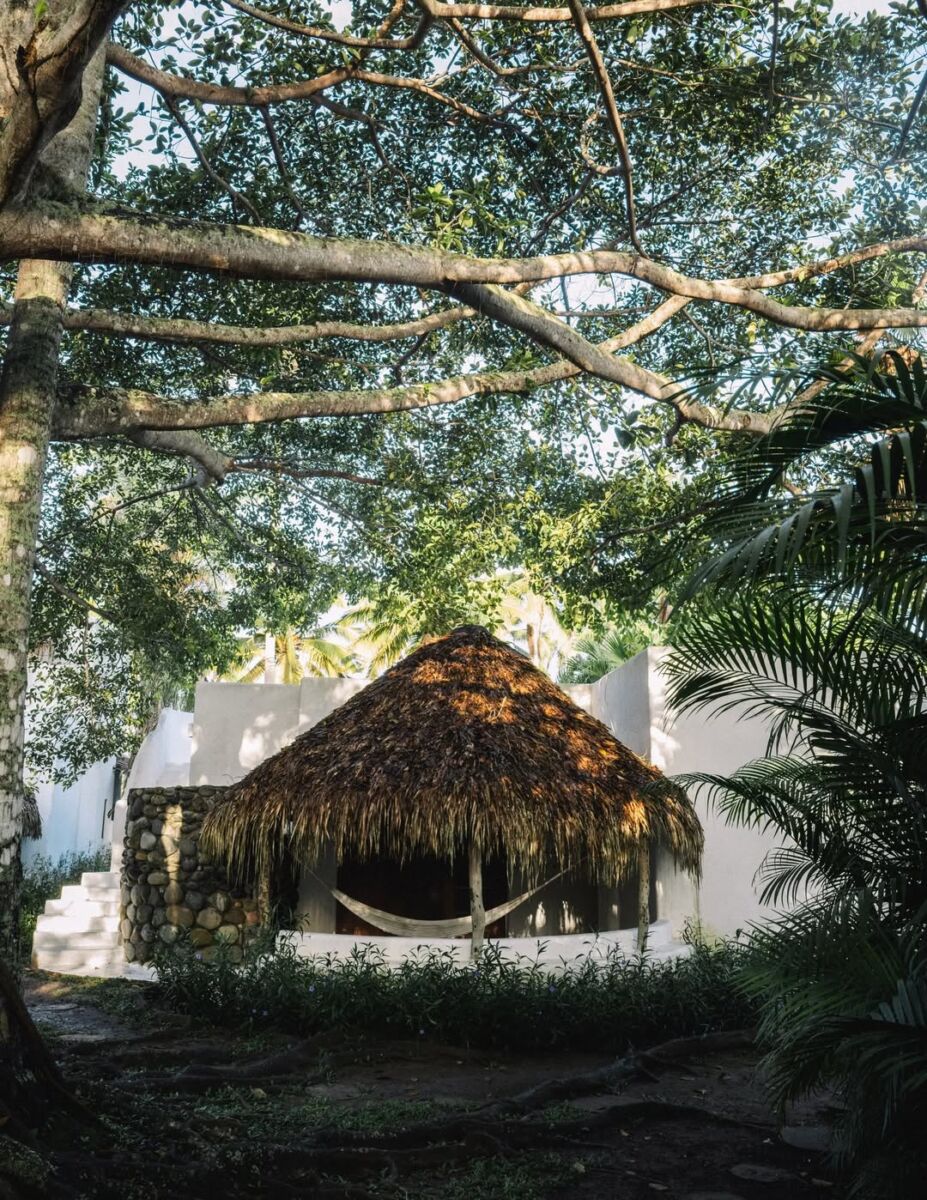 Este hotel boutique solo tiene 20 bungalows frente al mar 