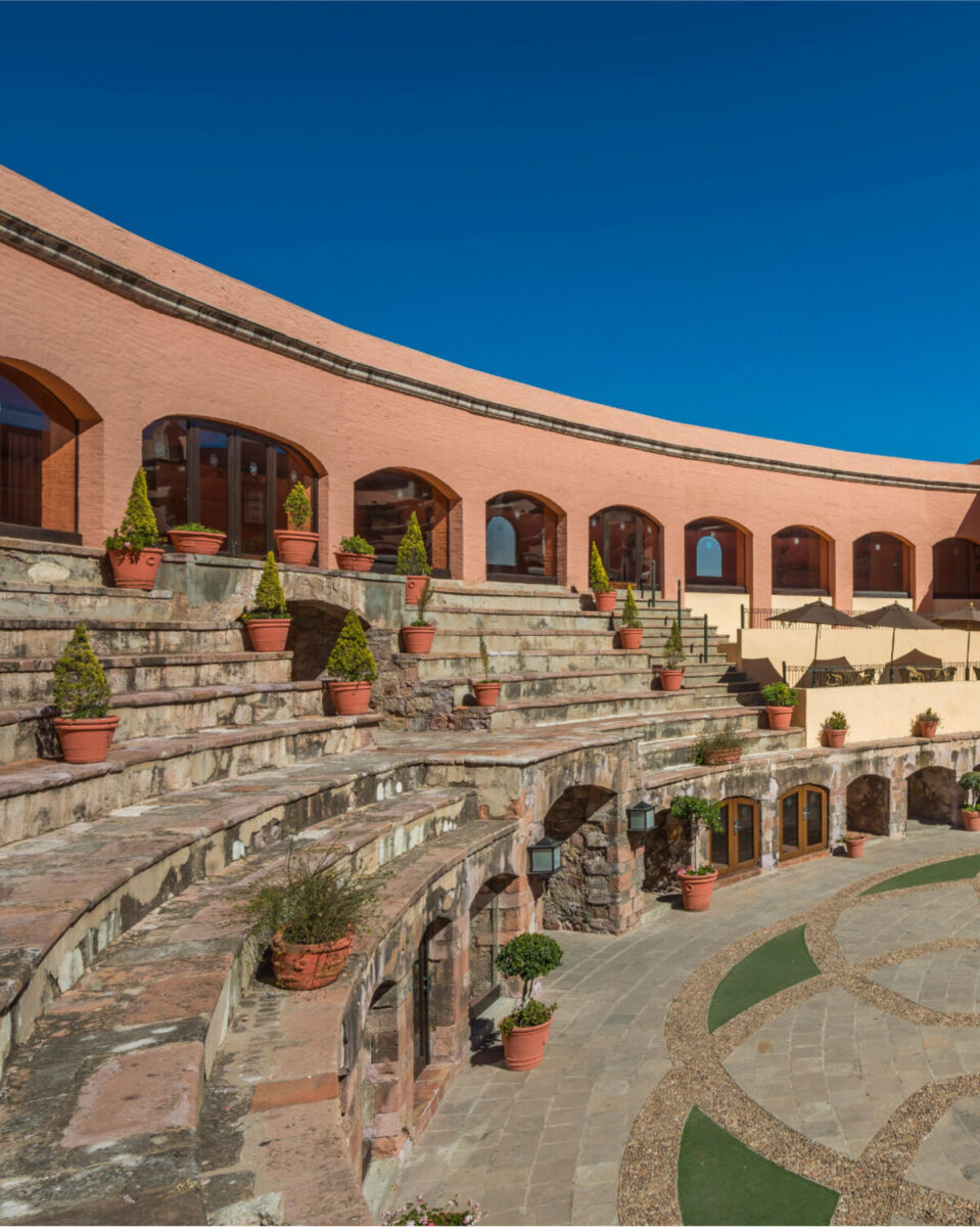 Hospédate en una histórica plaza de toros con restaurantes de alta cocina y un delicioso spa
