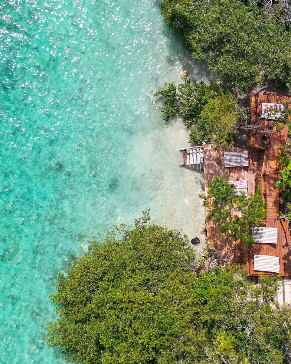 hoteles frente a la Laguna de los 7 Colores 
