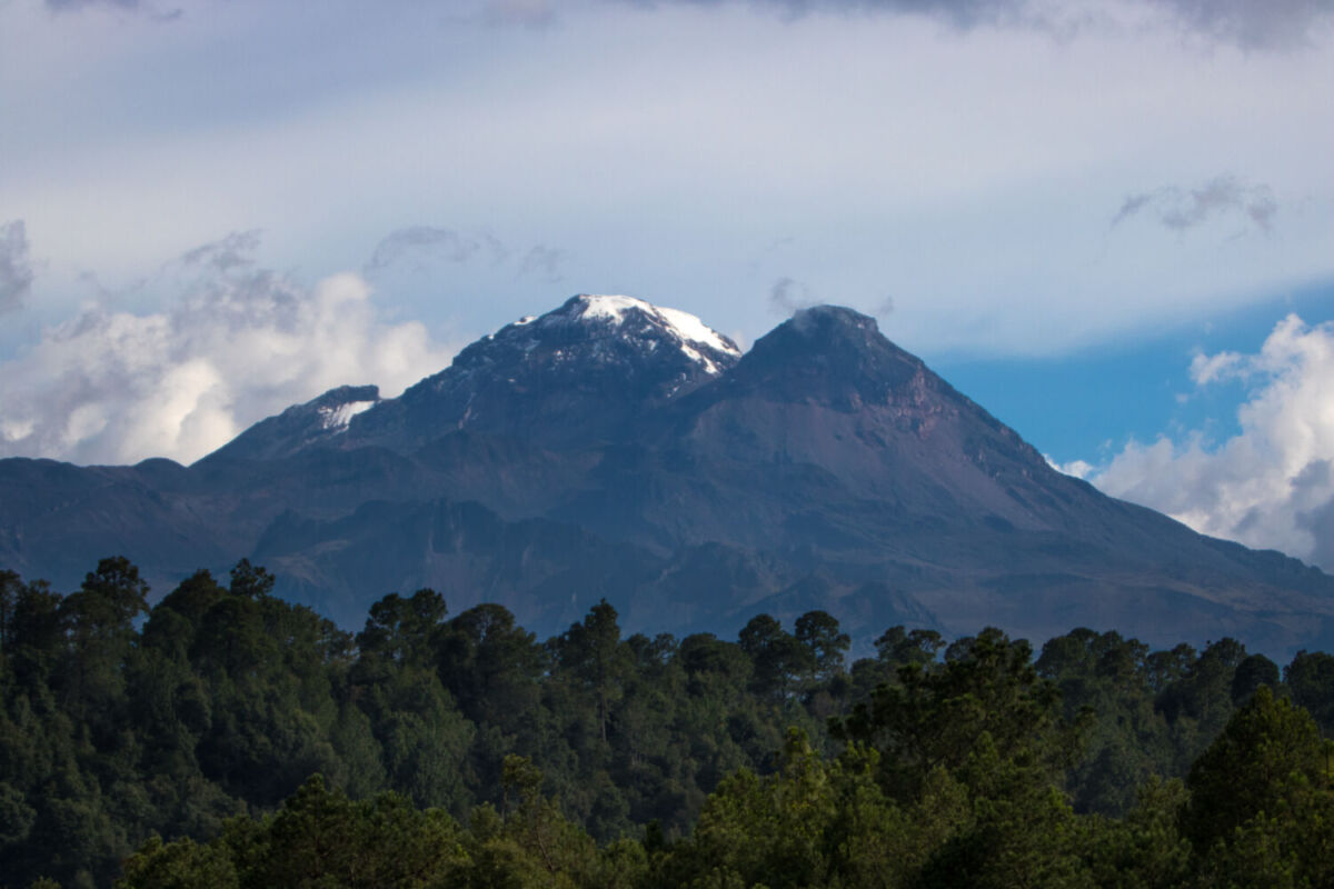 El Izztlacíhuatl es un volcán inactivo mide 5,215 metros de altura 