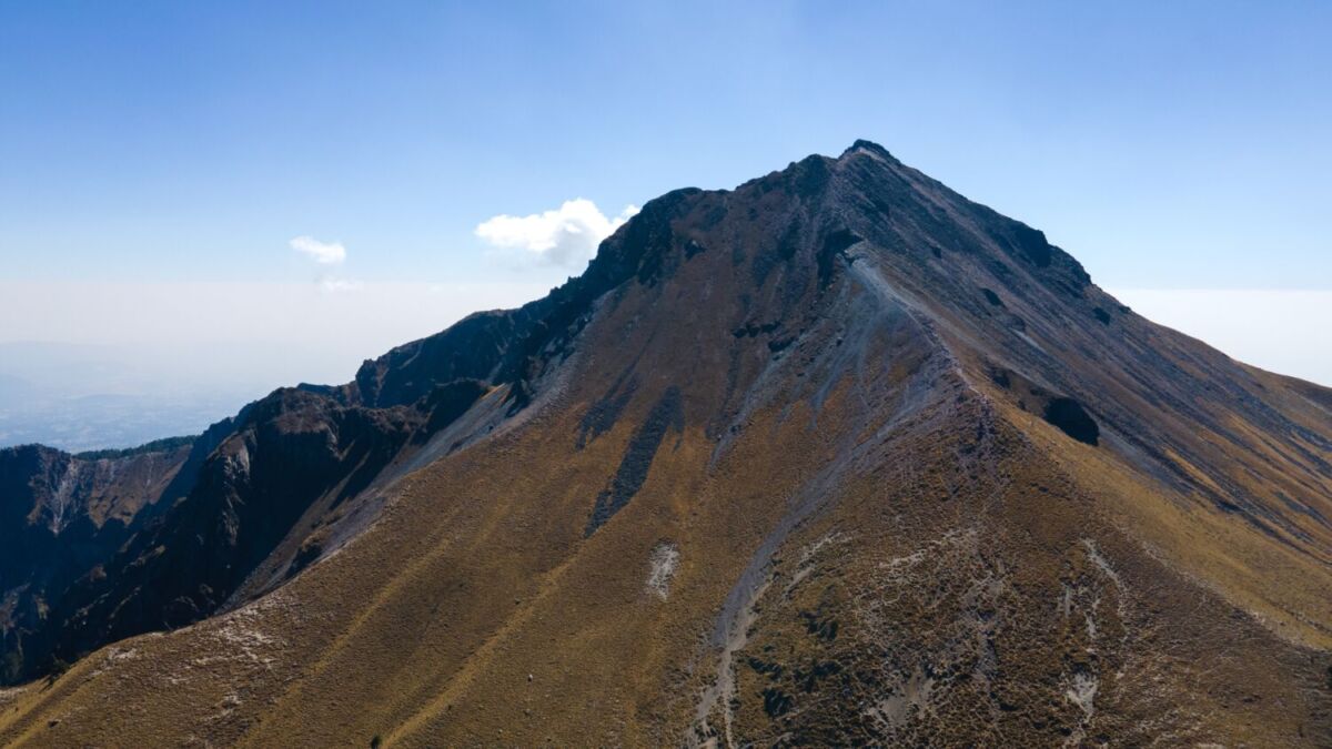 La quinta montaña más alta de México es La Malinche y se ubica entre Tlaxcala y Puebla 