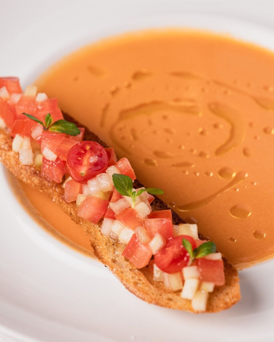 gazpacho de jitomate en blanco castelar