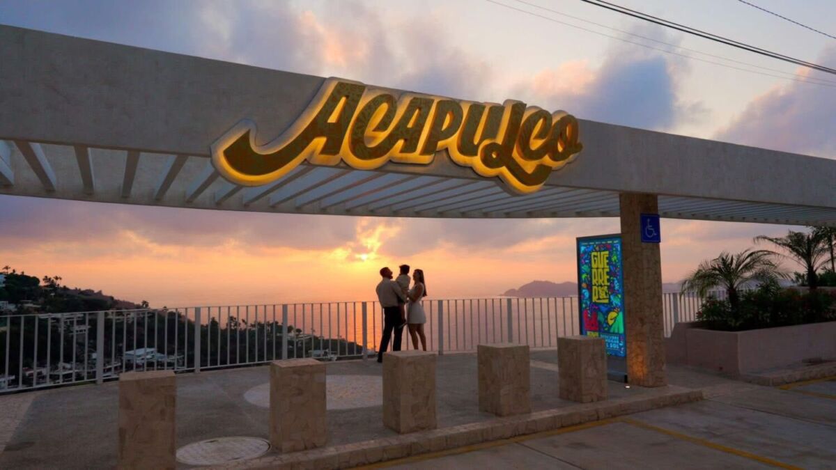 Vista de la Bahía de Acapulco en el mirador de la Avenida Escénica en Acapulco 