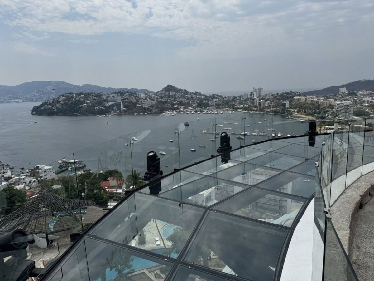 Vista de la Bahía de Acapulco desde el nuevo mirador Azure View