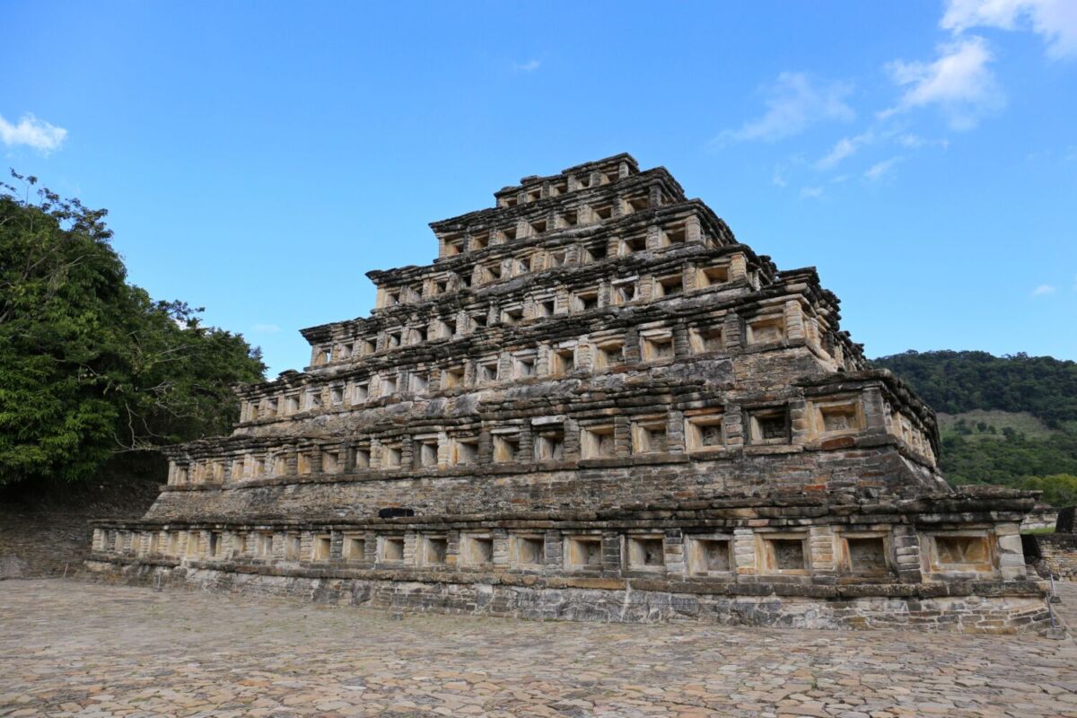 Pirámide de Los Nichos, una ruina prehispánica en Papantla, Veracruz 