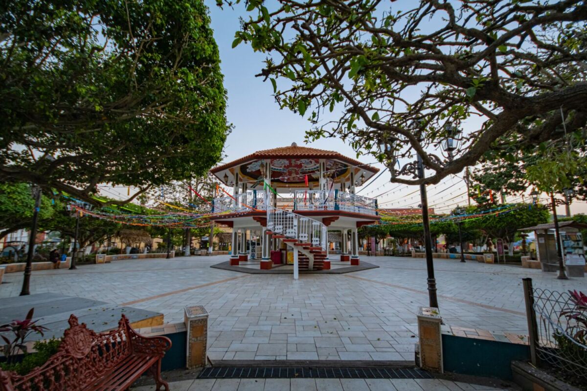 Plaza principal con un quiosco es Papantla, Veracruz 