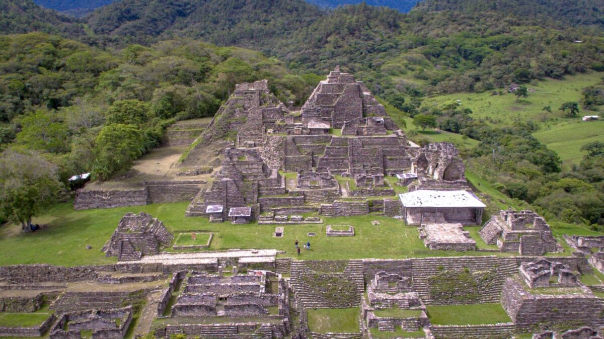 Vista panorámica de la Zona Arqueológica de Toniná en Chiapas 