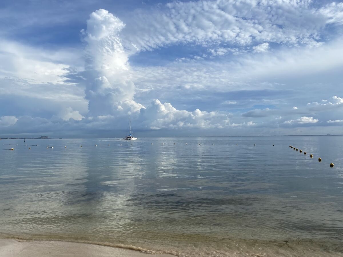La Playa Las Perlas parece una laguna turquesa 