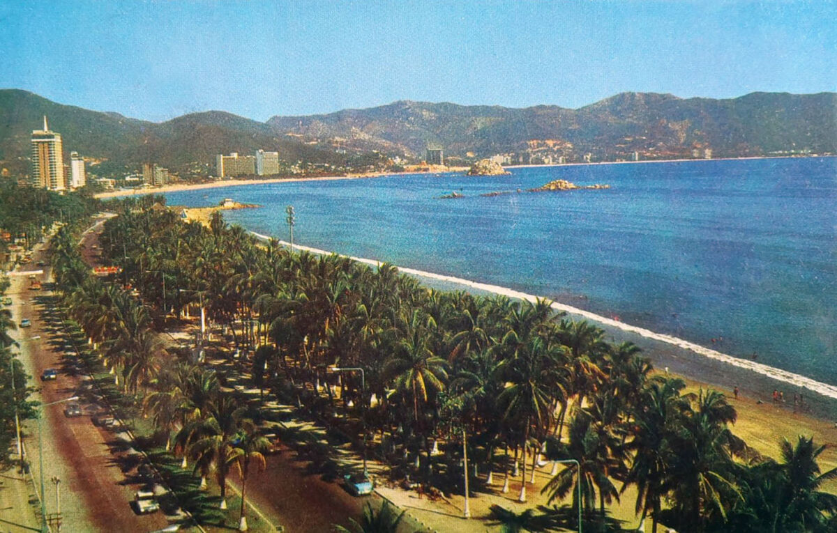 Foto antigua de la Playa Hornos en Acapulco 