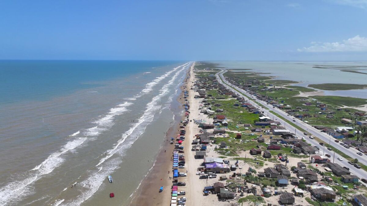 Vista aérea de la Playa Bagdad en Matamoros, Tamaulipas 