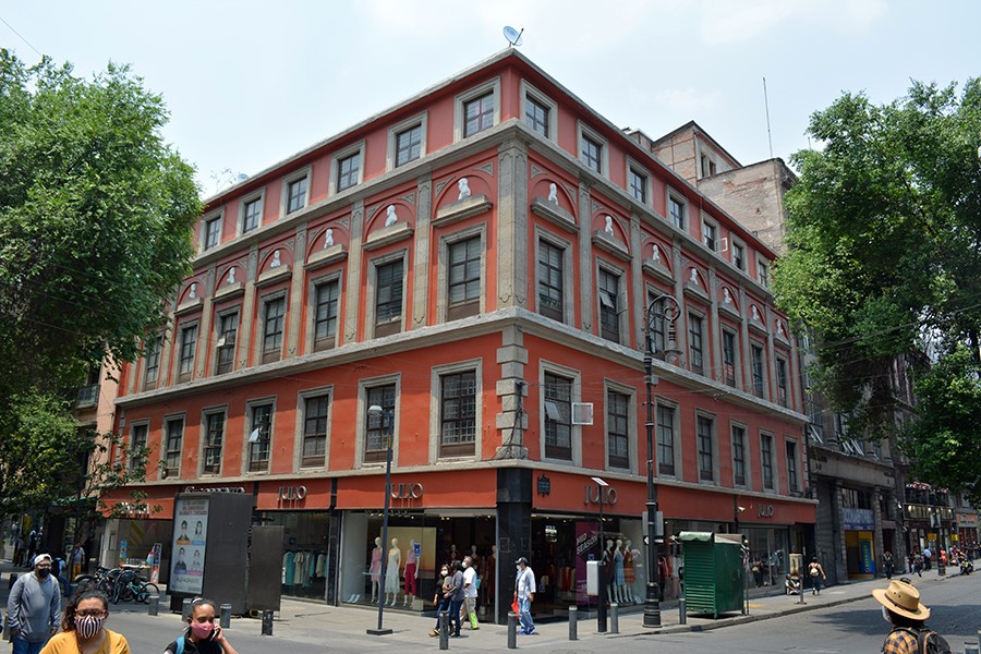 El Hotel de la Bella Unión se ubica sobre la calle de Palma 37, con esquina en la calle 16 de Septiembre