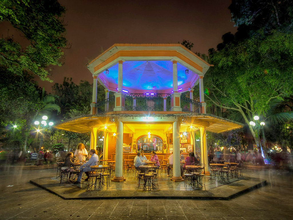 Quiosco del Parque Hidalgo en Coatepec, pueblo mágico de veracruz