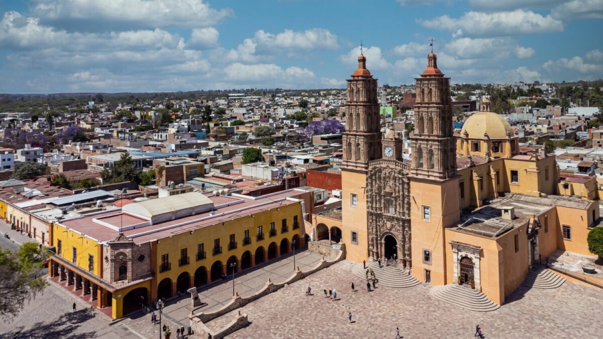 Vista aérea de la Catedral de Dolores Hidalgo, Guanajuato 