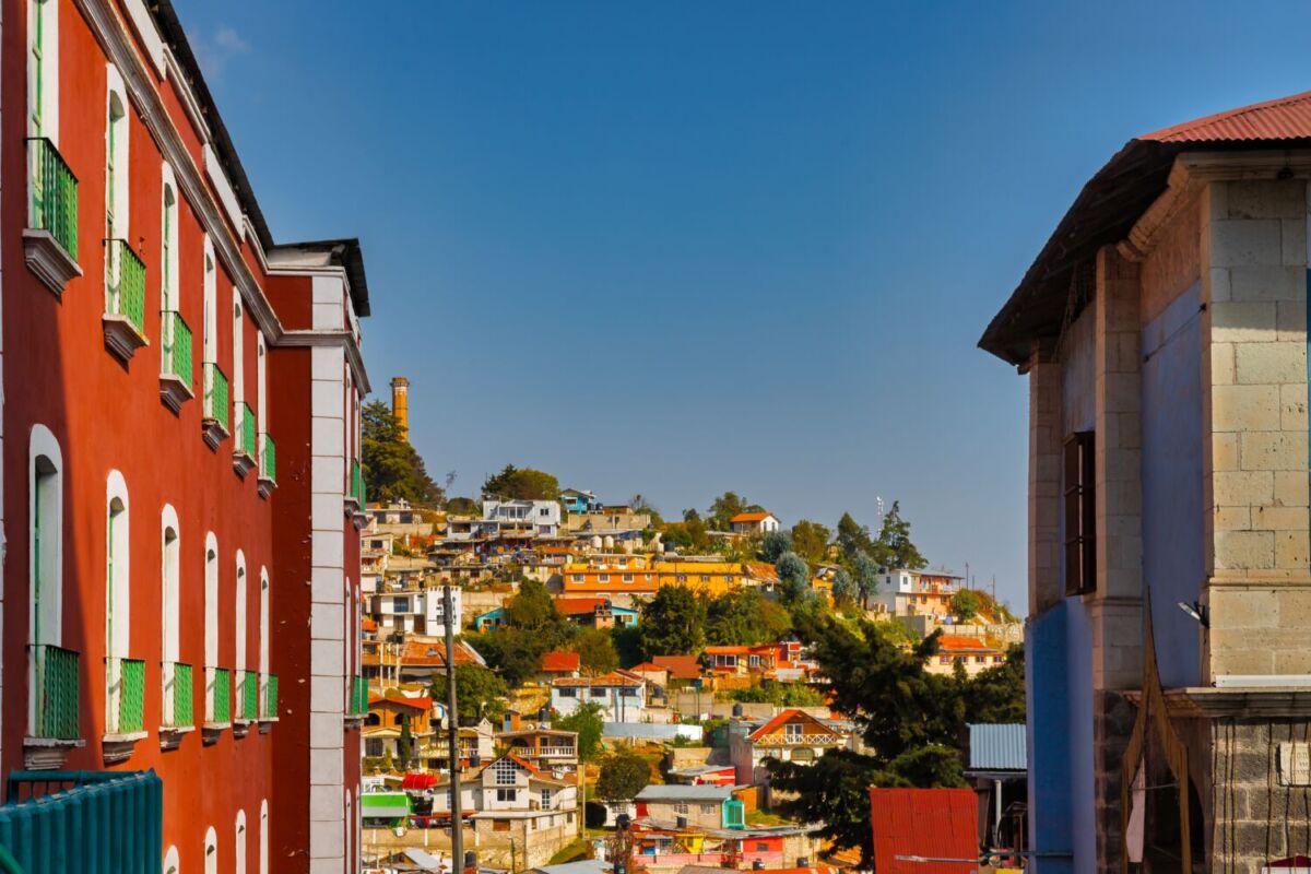 Vista de las casas coloridas en Real del Monte, Hidalgo