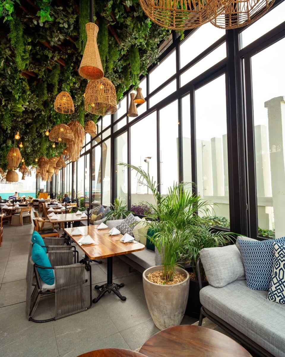 El interiorismo de Cabuya Rooftop está inspirado en la vibra de Tulum