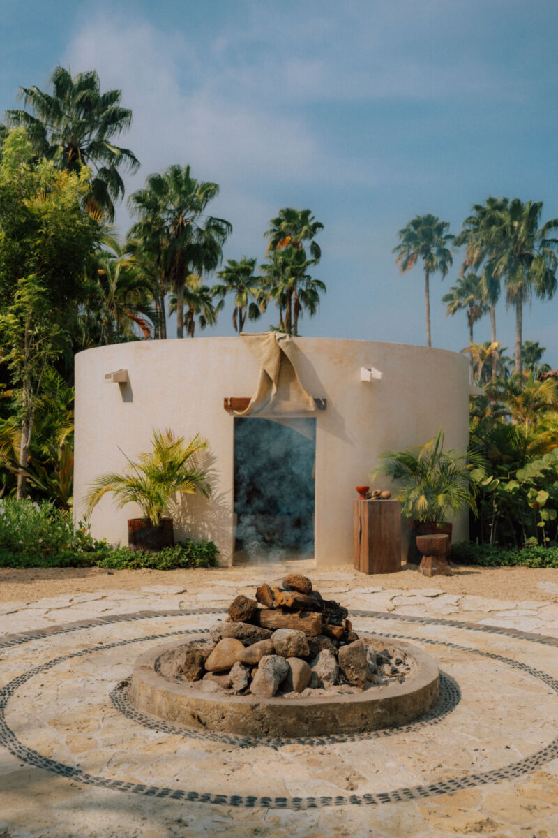 Temazcal, herbolaria y el sonido del mar mar: así es el spa de este hotel de lujo en Punta Mita