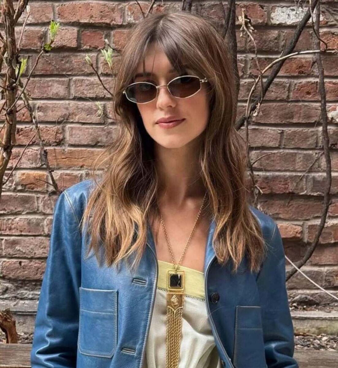 actriz daisy edgar-jones con curtain bangs o flequillo de cortina