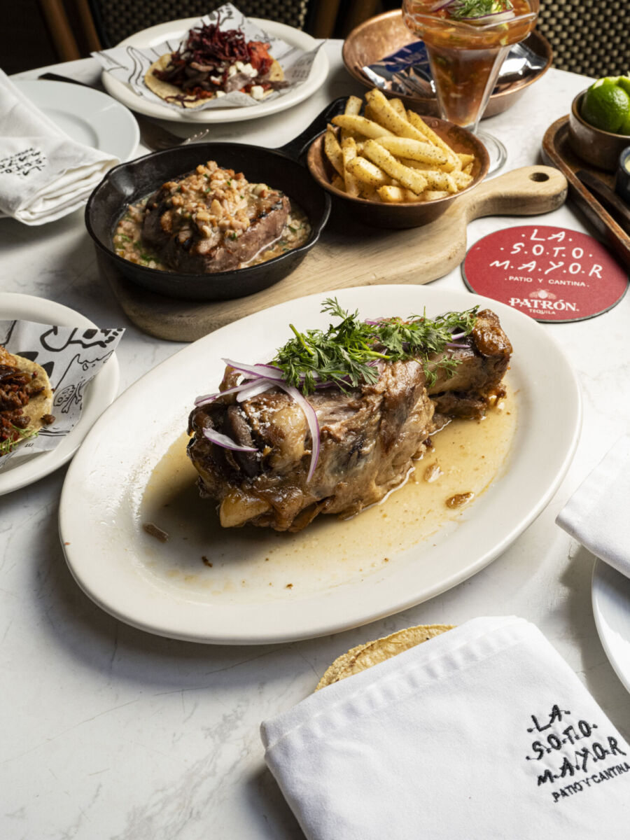 Chamorro de cerdo en el restaurante La Sotomayor