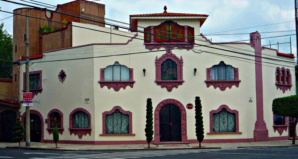 Casa afrancesada de la Col. Clavería 
