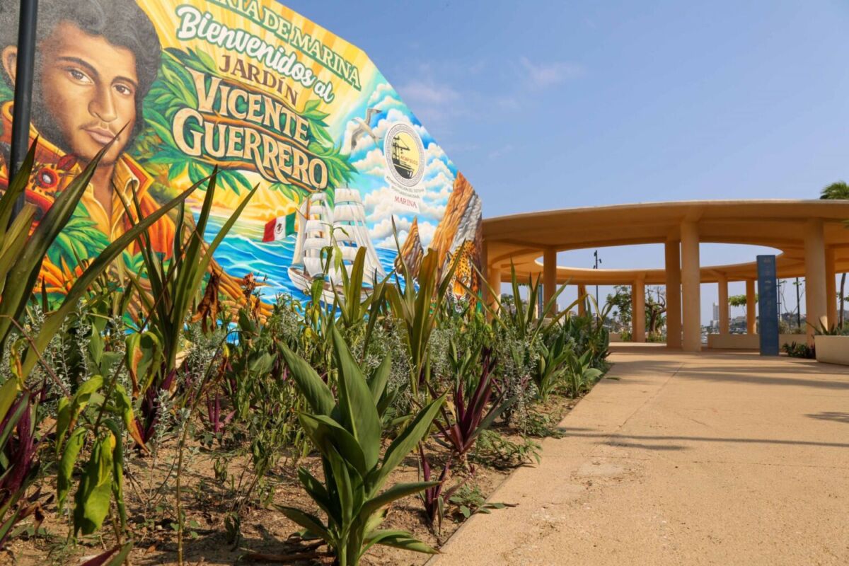 Entrada al Jardín del Puerto Vicente Guerrero en Acapulco 