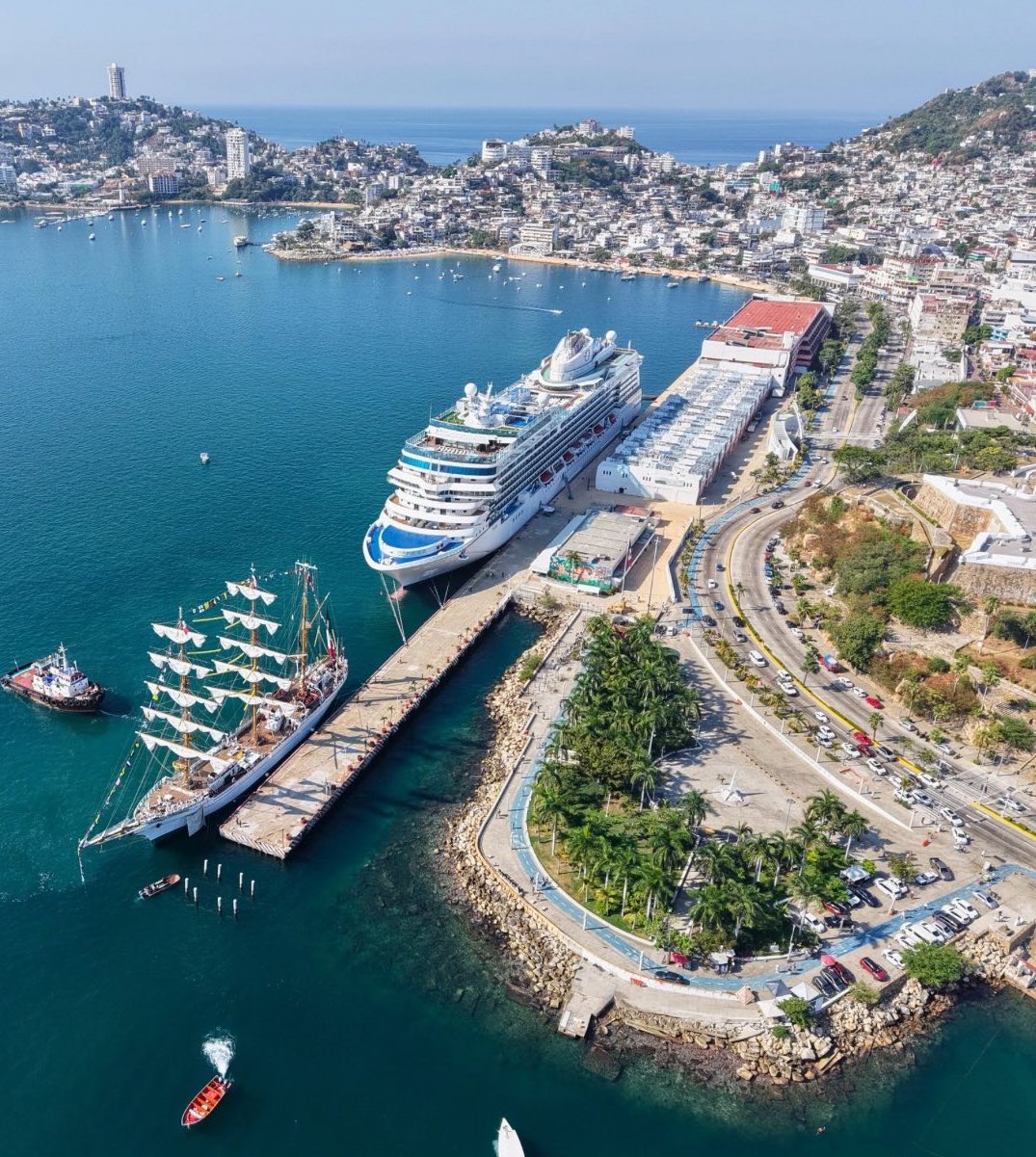 Vista panorámica del Área de Muelles del Puerto de Acapulco 