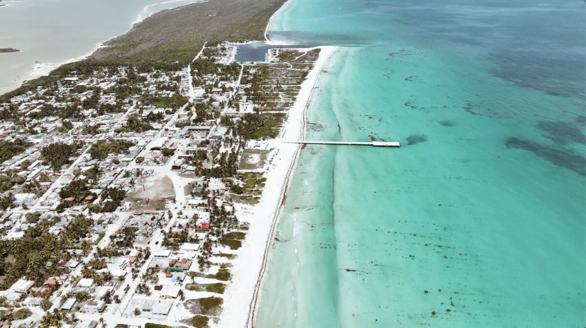 vista aérea de playa el cuyo