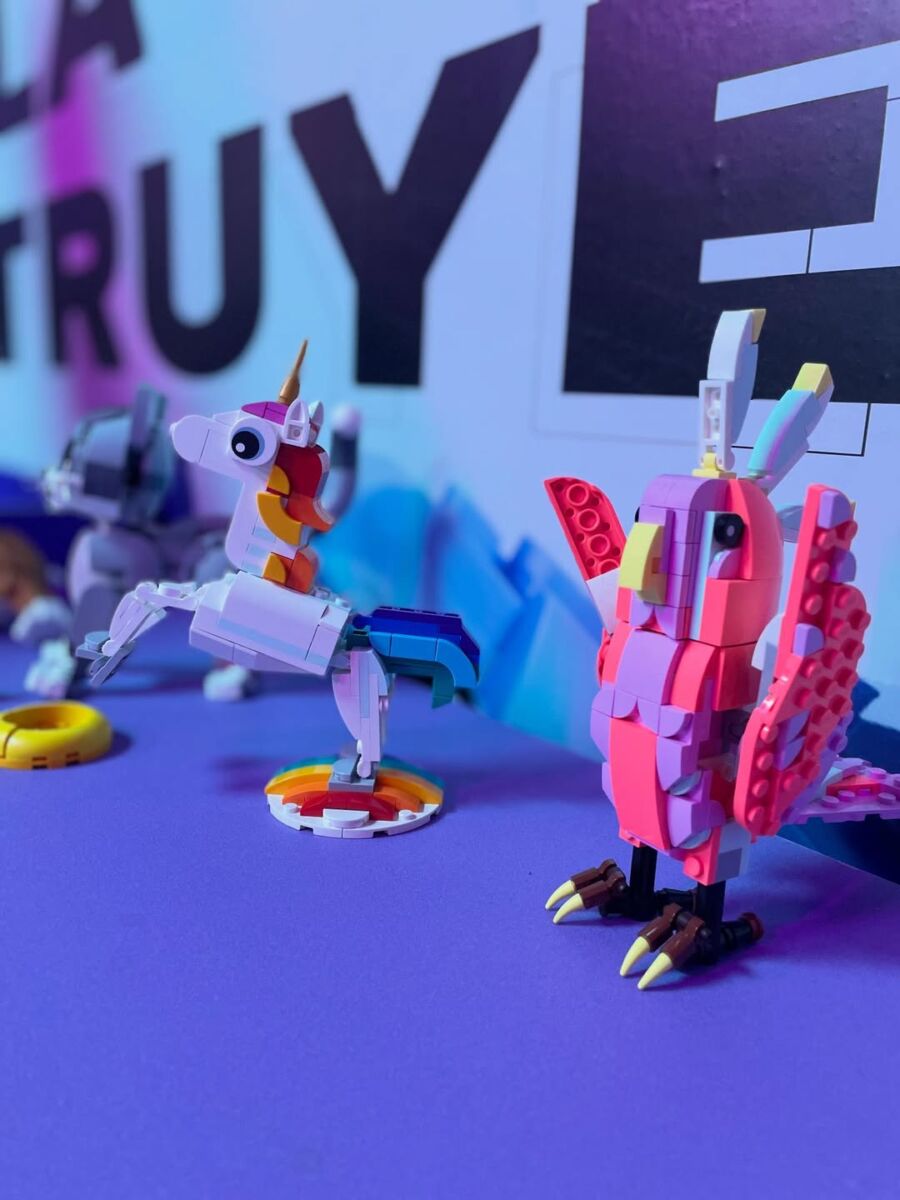 Figuras de animales hechos con piezas de lego 