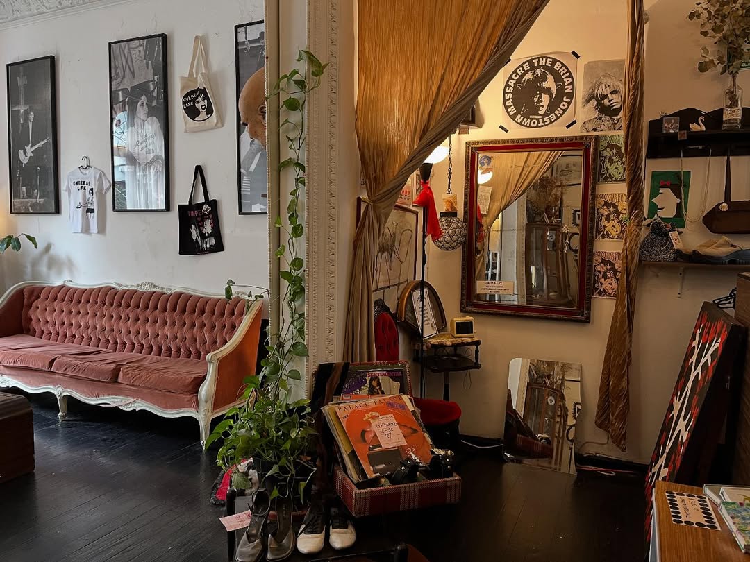 habitación con decoraciones vintage