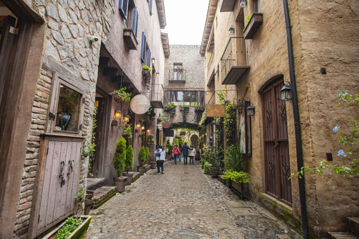 El pueblo cerca de la CDMX que parece antiguo pero tiene restaurantes de sushi