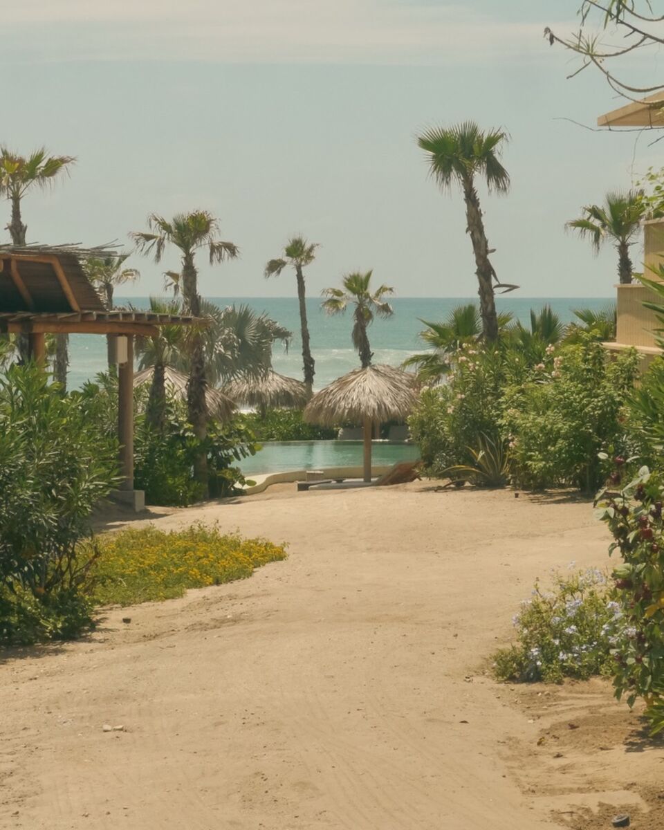 El Puertecito: la playa de Oaxaca que tiene un hotel de madera frente al mar