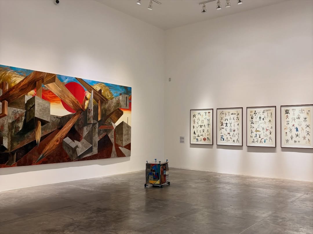 obras de arte colocadas en un museo 