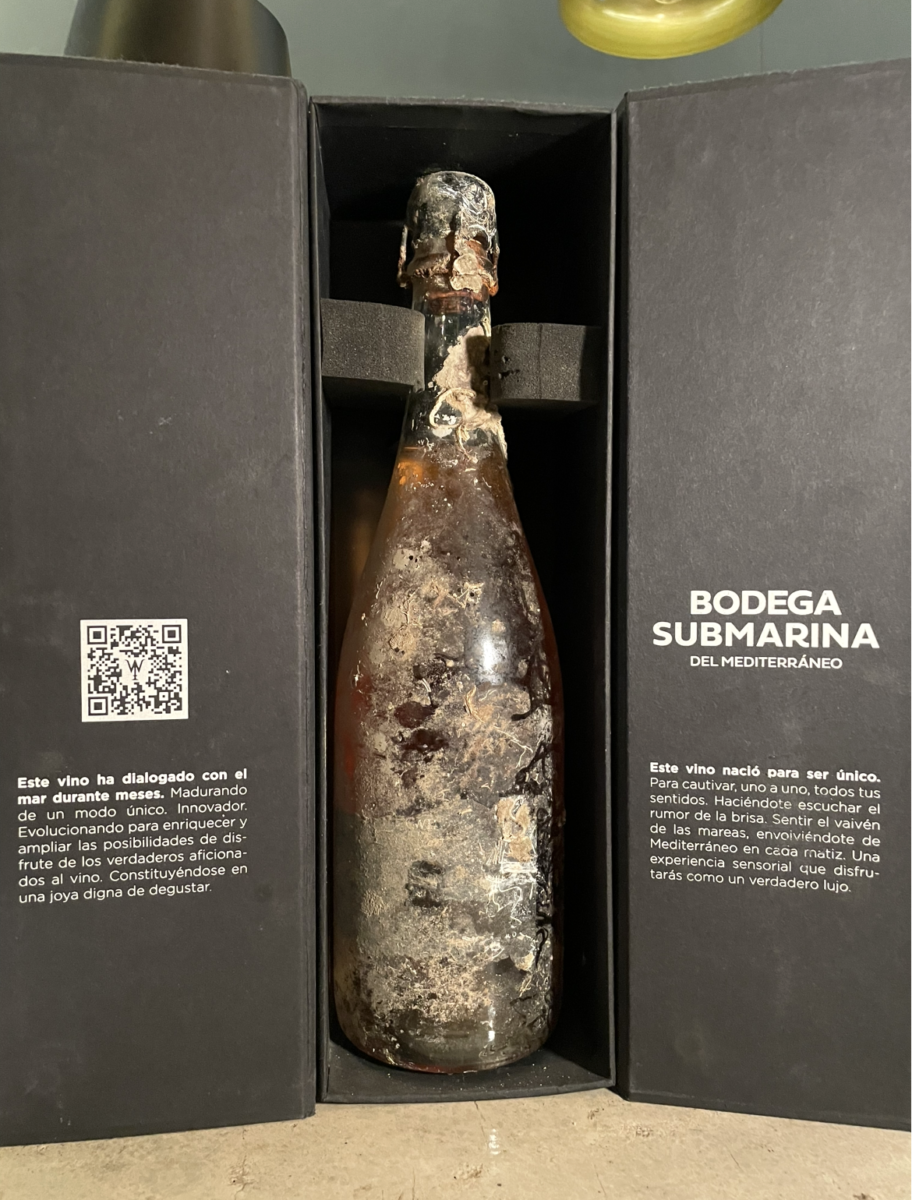 Botella de vino de la Bodega Submarina del Mediterráneo