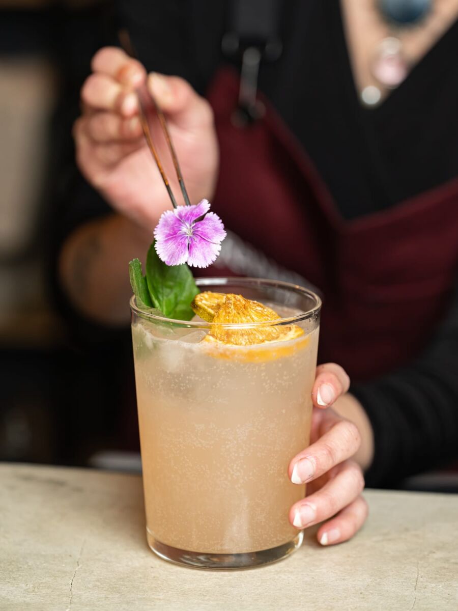 Cóctel a base de vino en CDMX